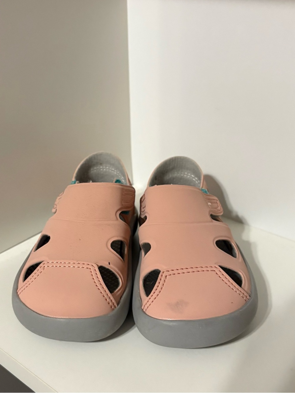 Ten Little Everyday Sandals size 4 Pink Closed-Toe Sandals